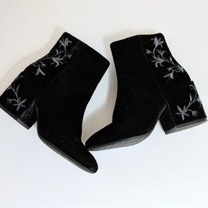 SALE! Kenneth Cole velvet ankle boots size 7